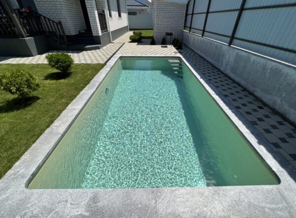 Композитный бассейн Poolsar TETTA 500 5х3x1.5 м объем 20 м3 с гранитными парящими ступенями